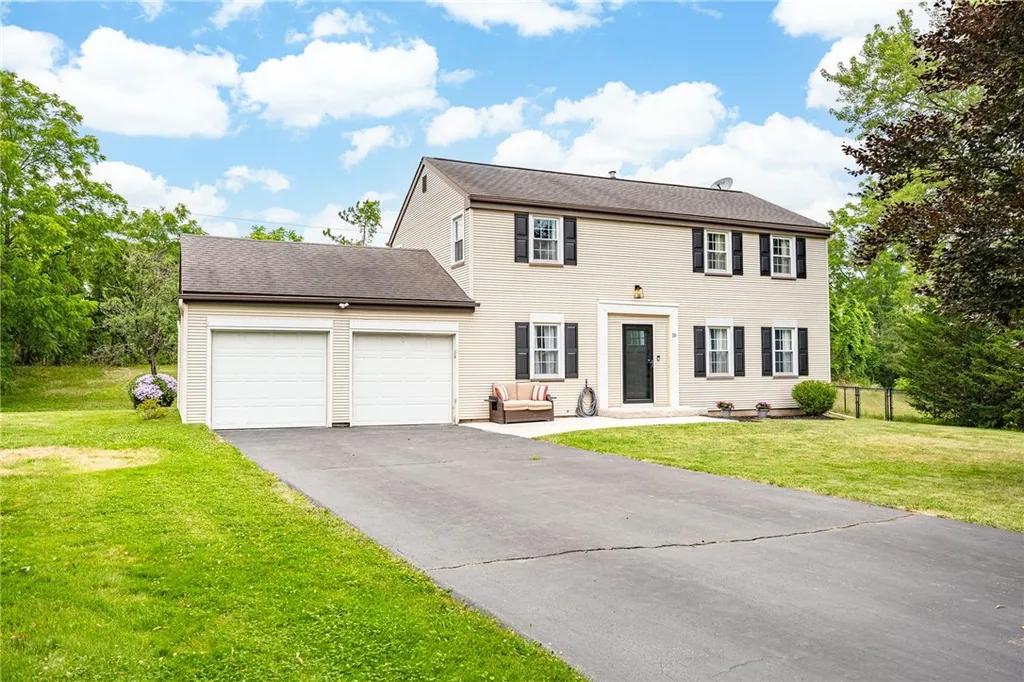 Property at 10 Guaymar Circle, Chili, NY 14624