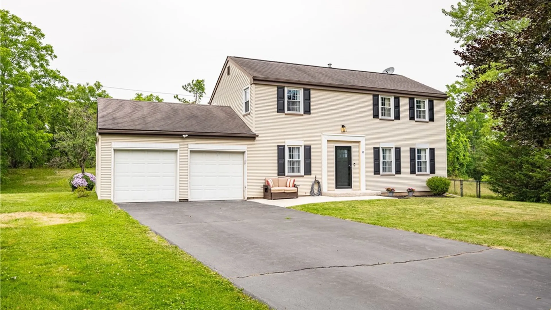 Property at 10 Guaymar Circle, Chili, NY 14624 4