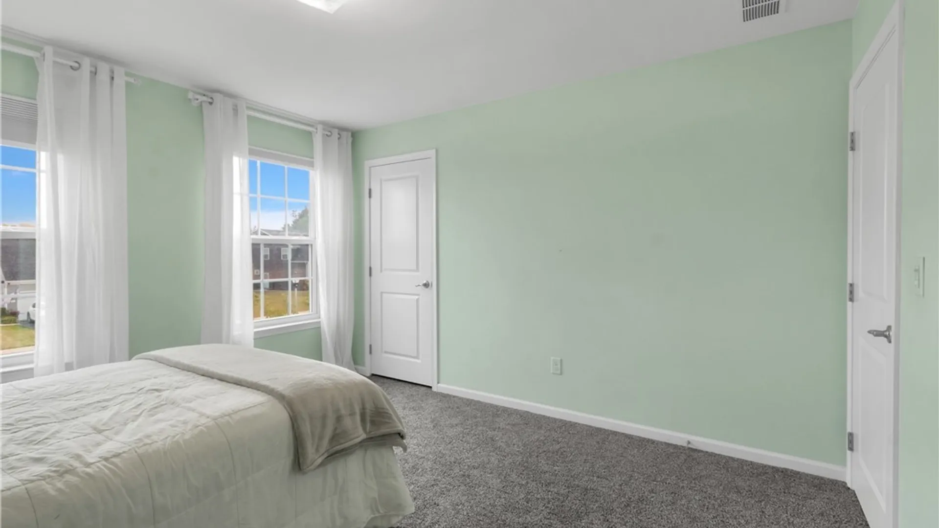 Property at 38 Middlebury Lane, Lancaster, NY 14086 34