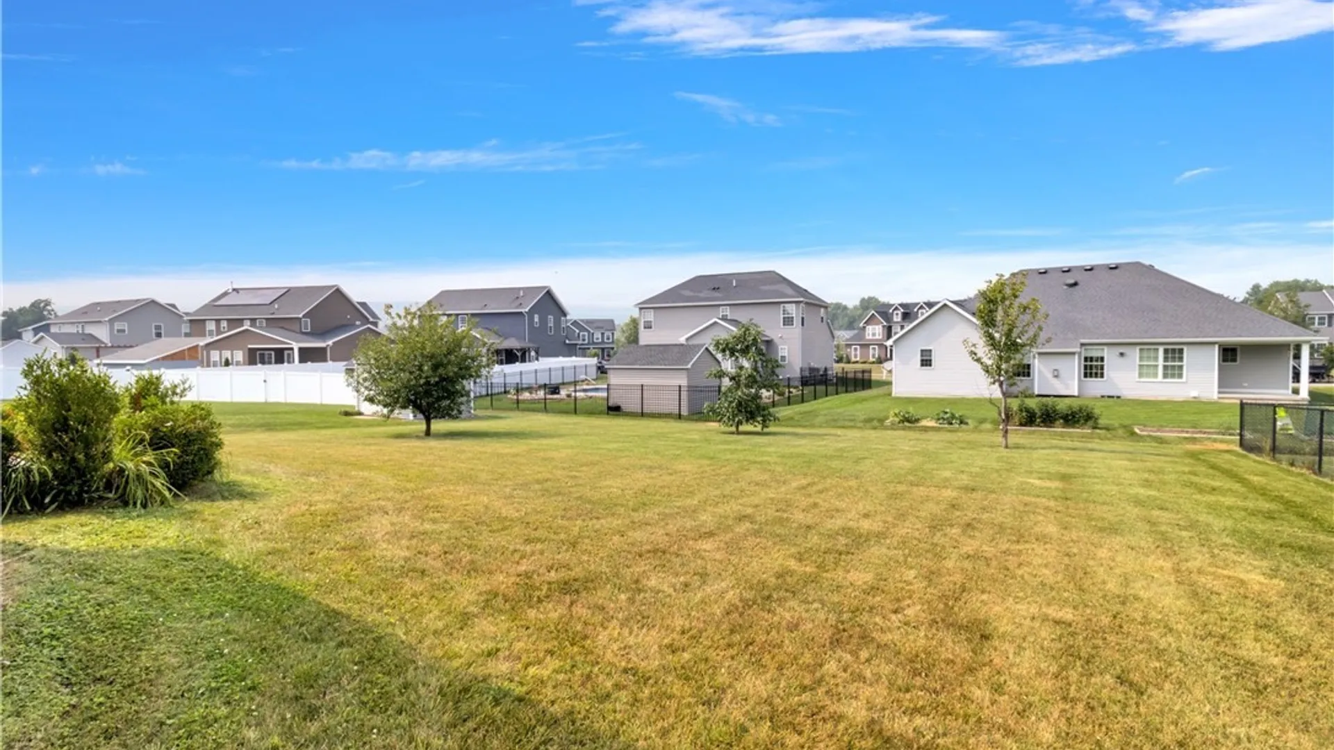 Property at 38 Middlebury Lane, Lancaster, NY 14086 48