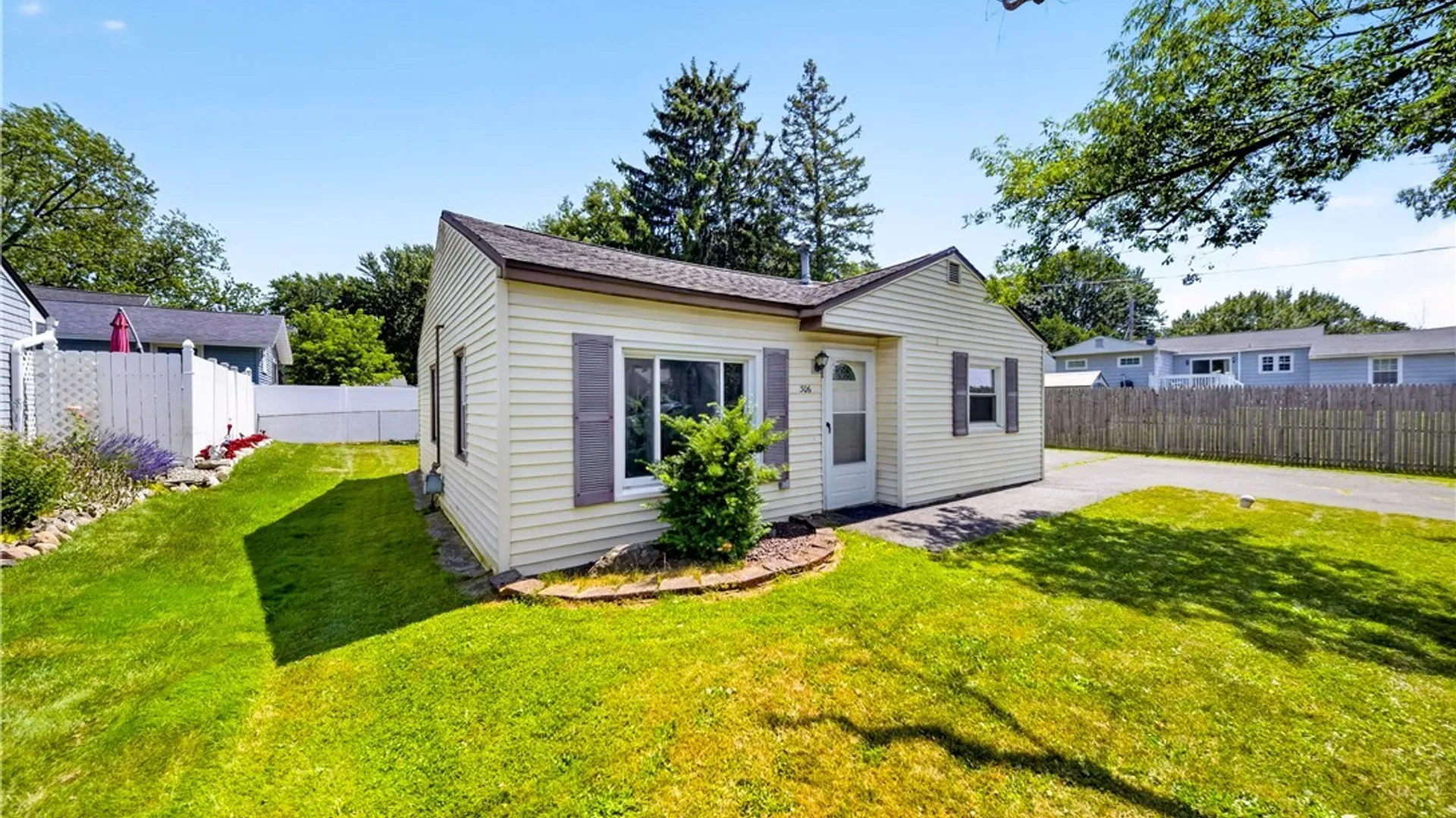 Property at 306 Hanover Avenue, Salina, NY 13088 3