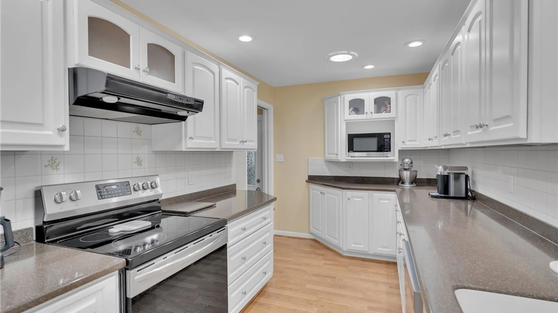 Property at 20 Fordham Drive, Batavia City, NY 14020 22