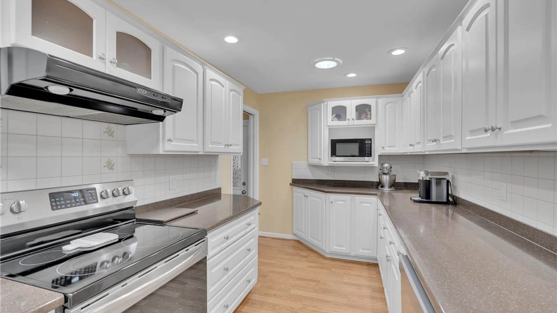 Property at 20 Fordham Drive, Batavia City, NY 14020 23