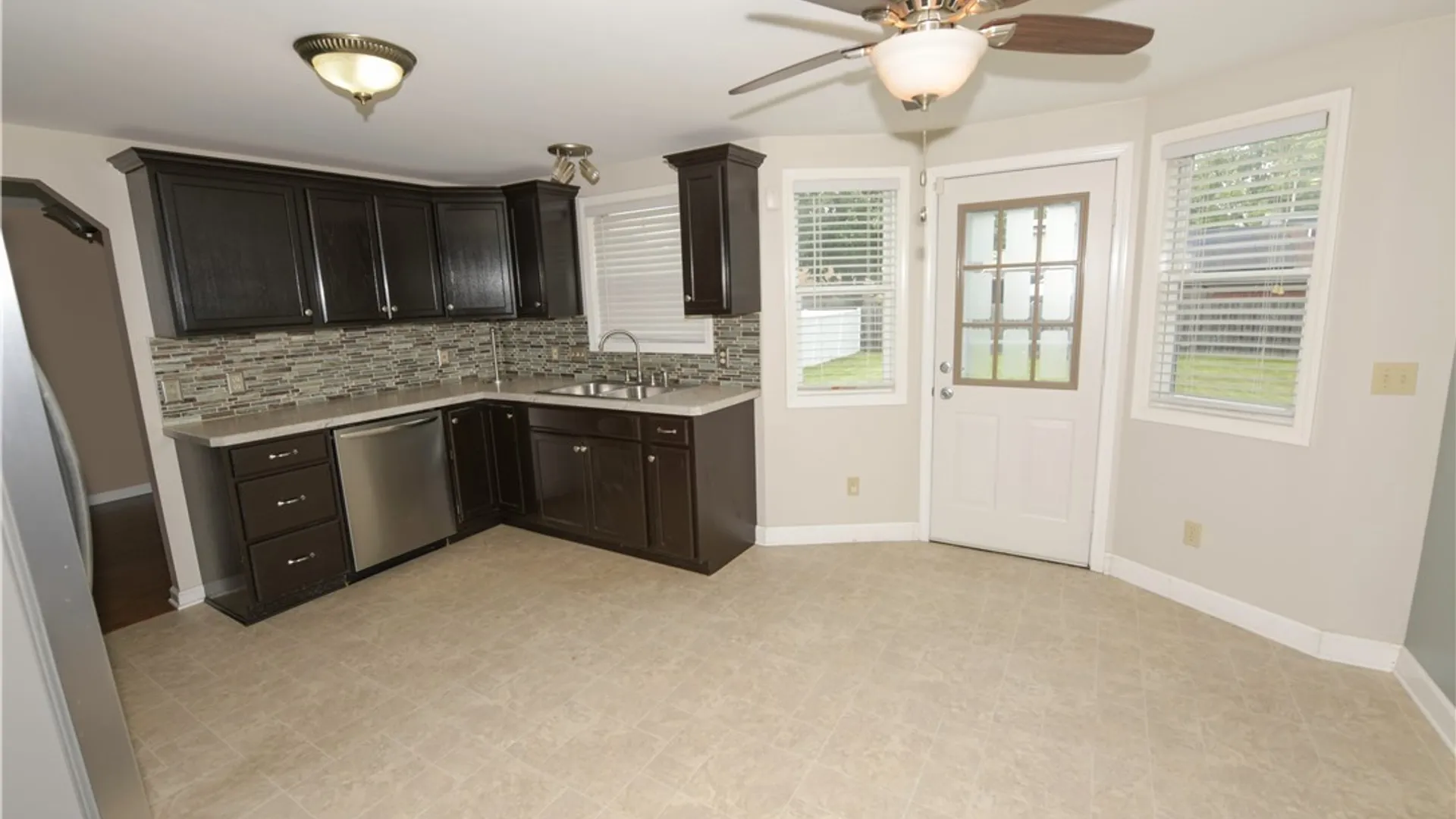 Property at 329 Summit Boulevard, North Tonawanda, NY 14120 4