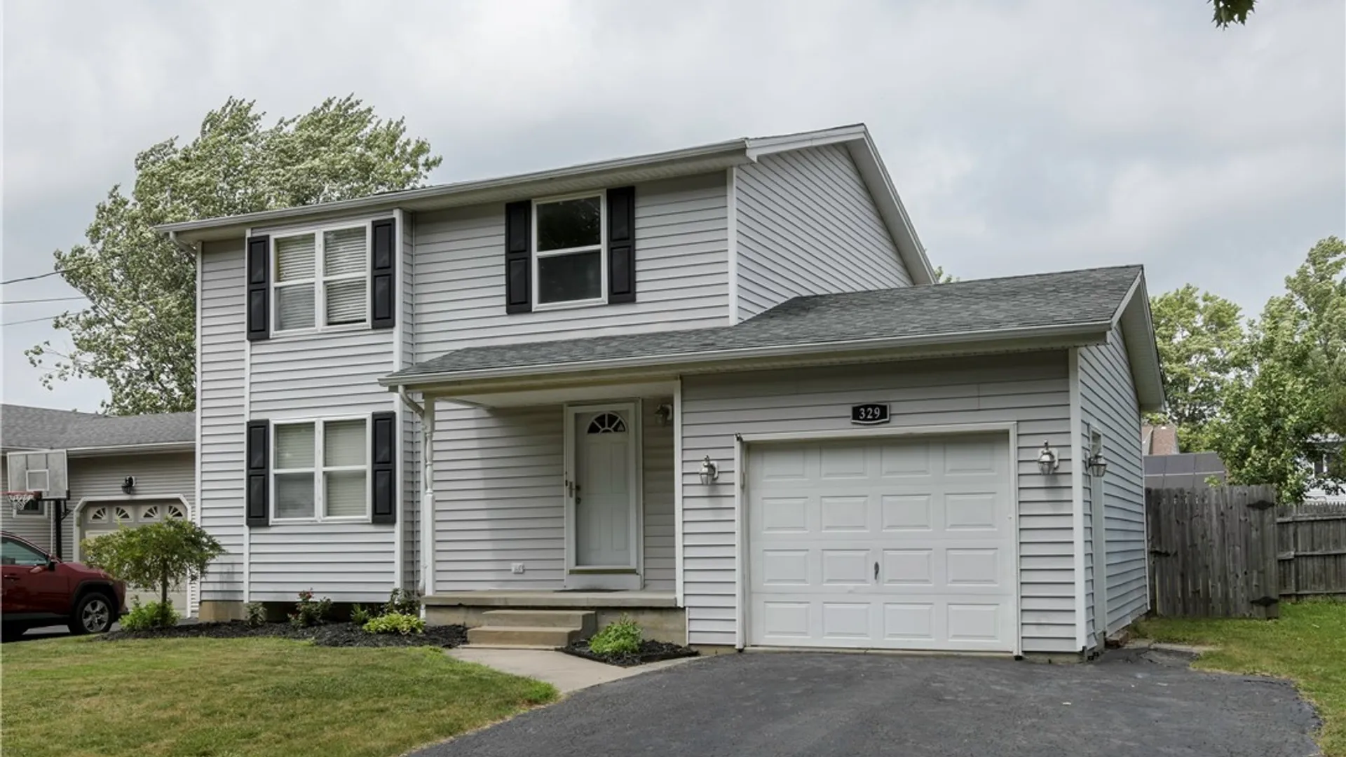 Property at 329 Summit Boulevard, North Tonawanda, NY 14120 3