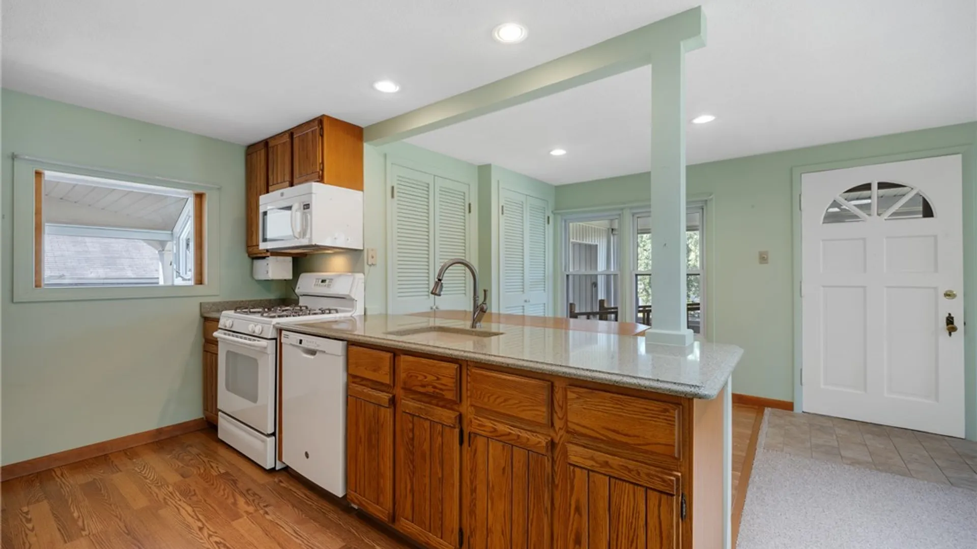 Property at 112 N Roosevelt Avenue, Salina, NY 13088 15