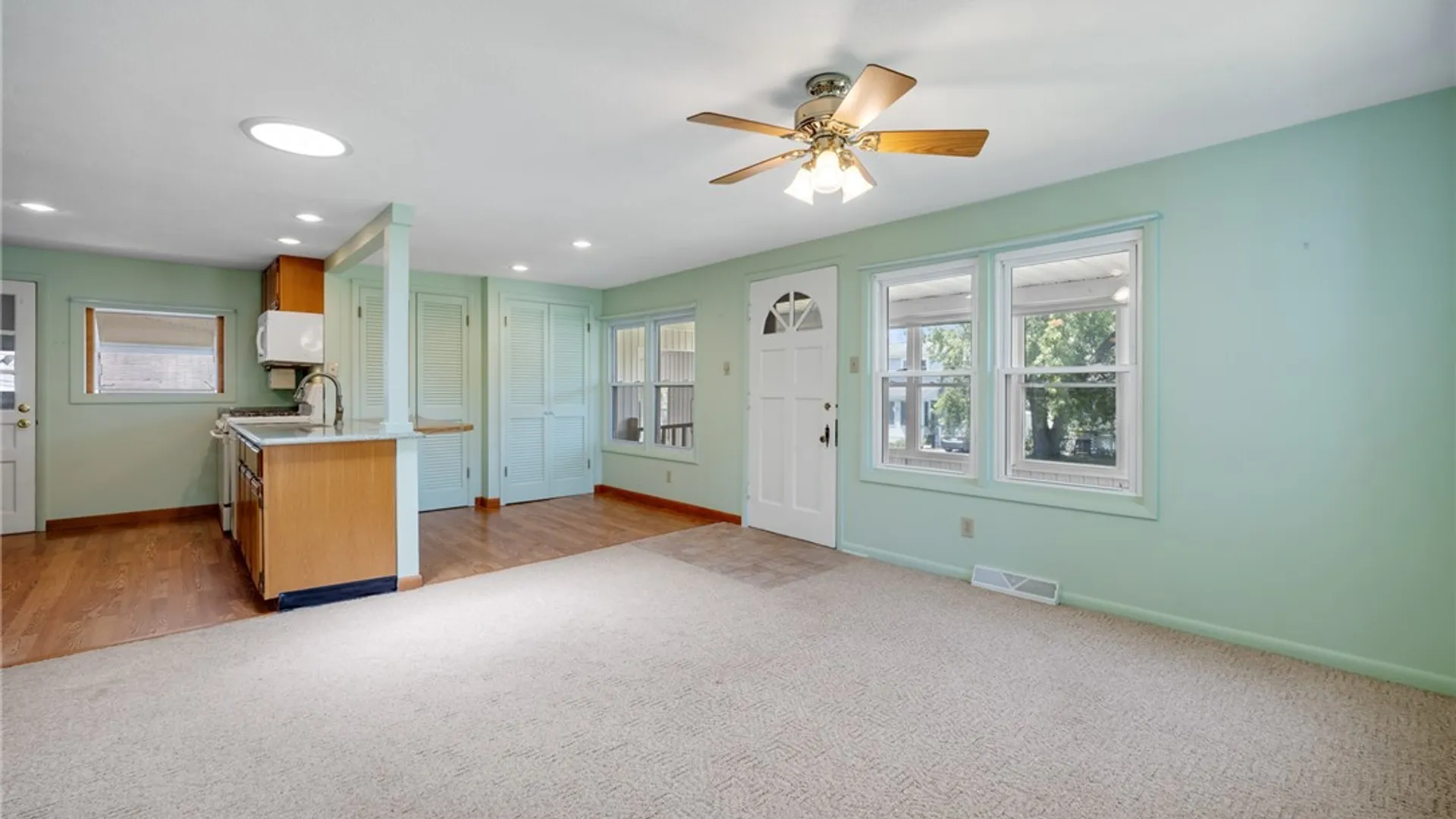 Property at 112 N Roosevelt Avenue, Salina, NY 13088 9