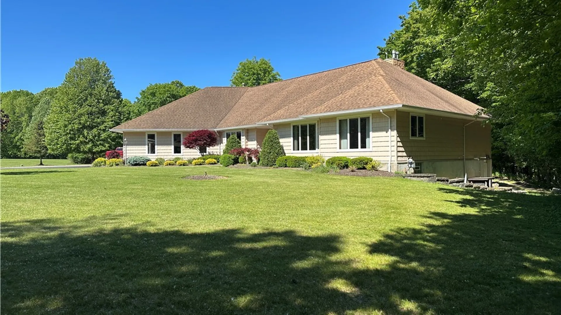 Property at 30 Meadowbrook Drive, Elma, NY 14059 2