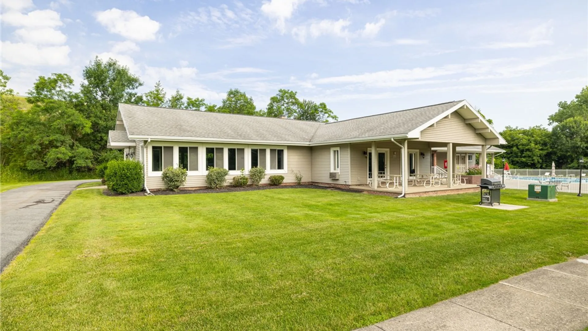Property at 419 Eastbrooke Lane, Brighton, NY 14618 19