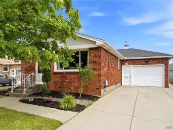 Property at 29 Bay Lane, Cheektowaga, NY 14225