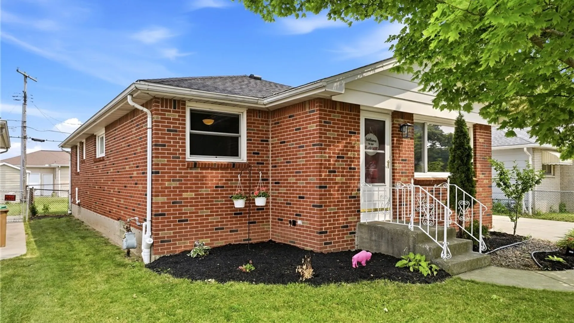 Property at 29 Bay Lane, Cheektowaga, NY 14225 3