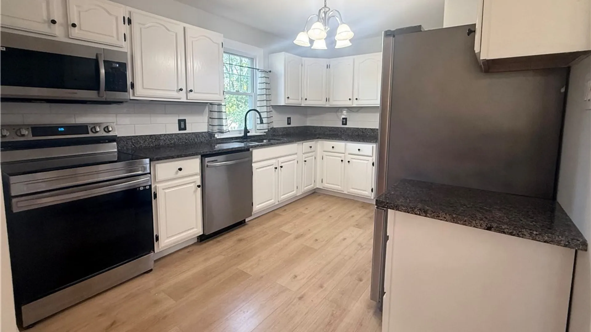 Property at 3 Marks Place, New Hartford, NY 13413 8