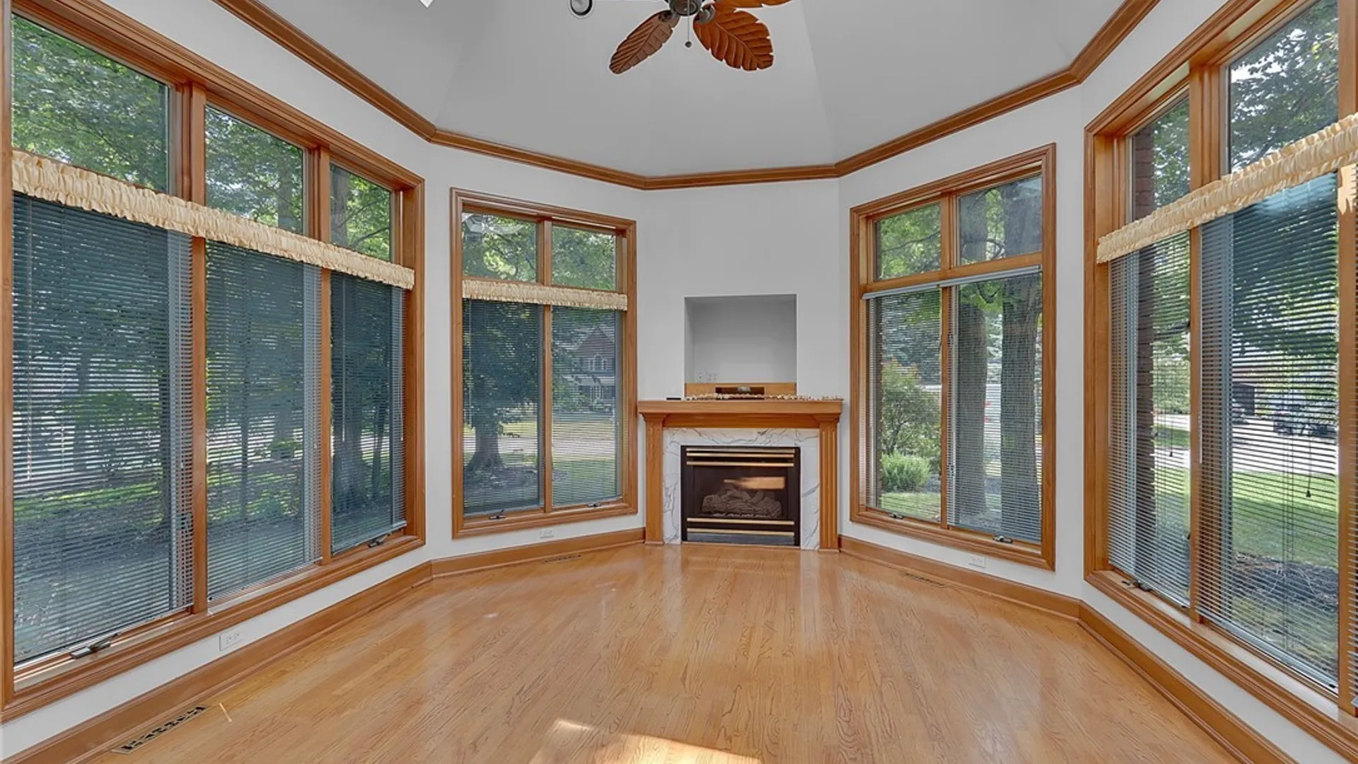 Property at 9683 Cobblestone Drive, Clarence, NY 14031 18