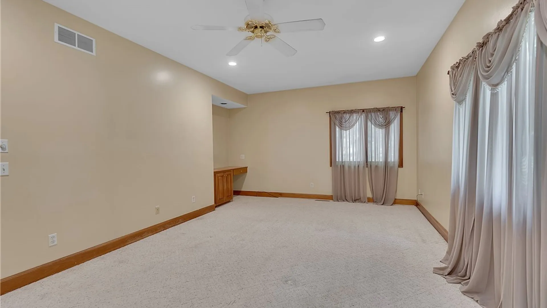 Property at 9683 Cobblestone Drive, Clarence, NY 14031 31