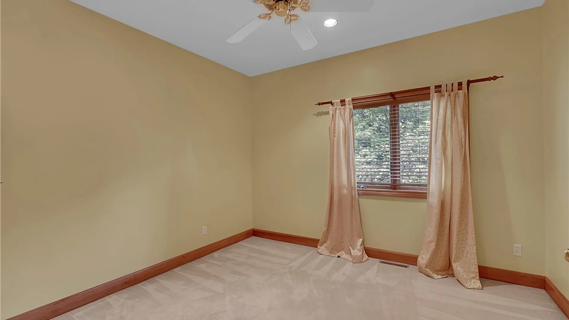 Property at 9683 Cobblestone Drive, Clarence, NY 14031 35