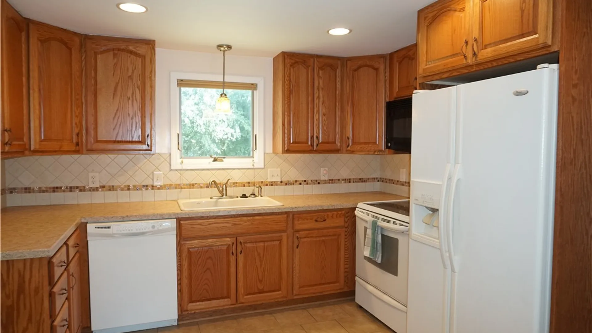Property at 6189 Ridgecrest Dr, Cicero, NY 13212 13