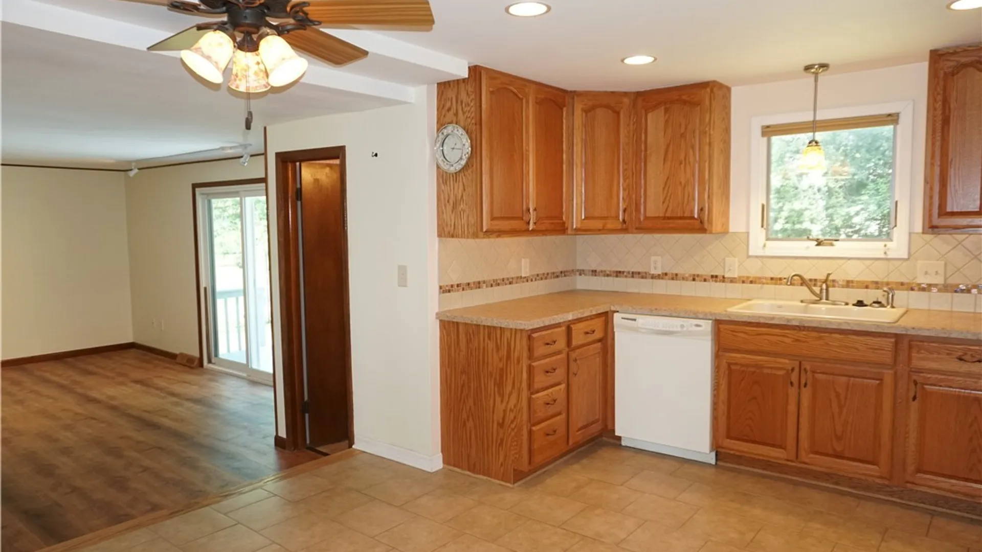 Property at 6189 Ridgecrest Dr, Cicero, NY 13212 14