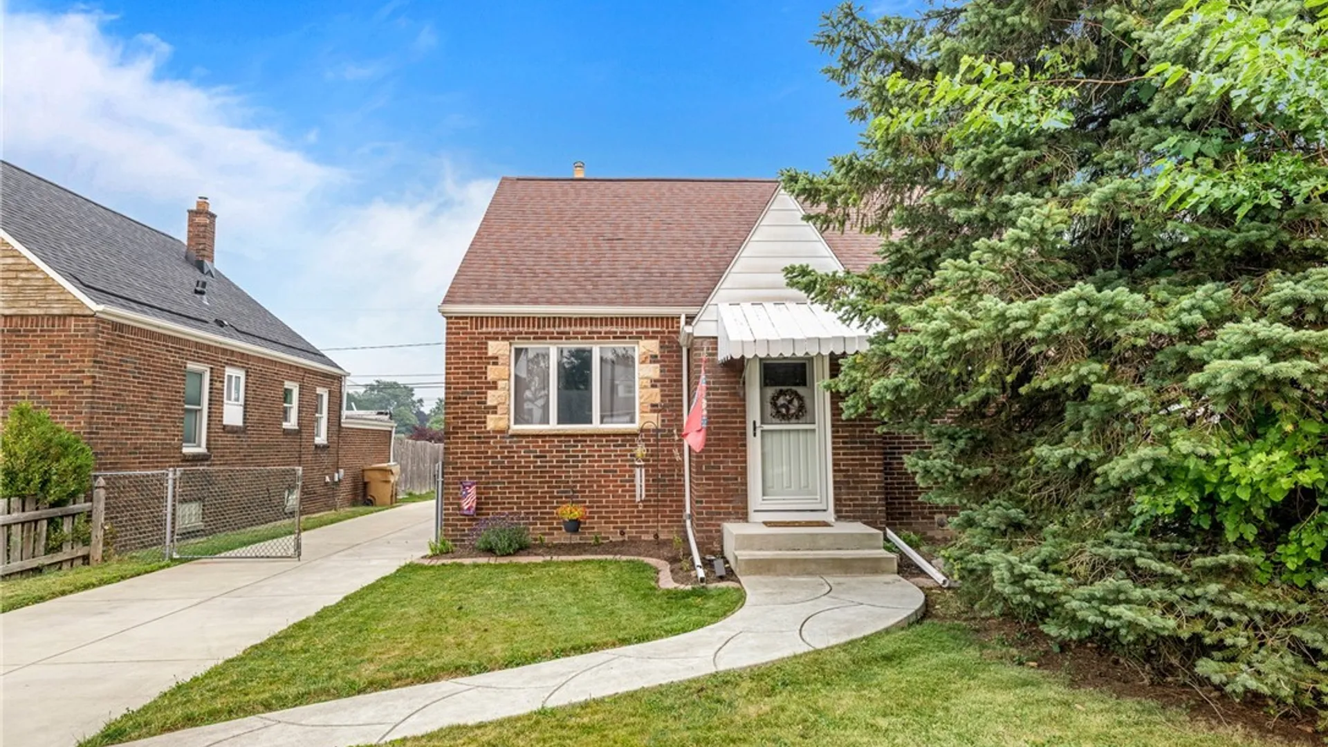 Property at 95 Westland Parkway, Cheektowaga, NY 14225 3