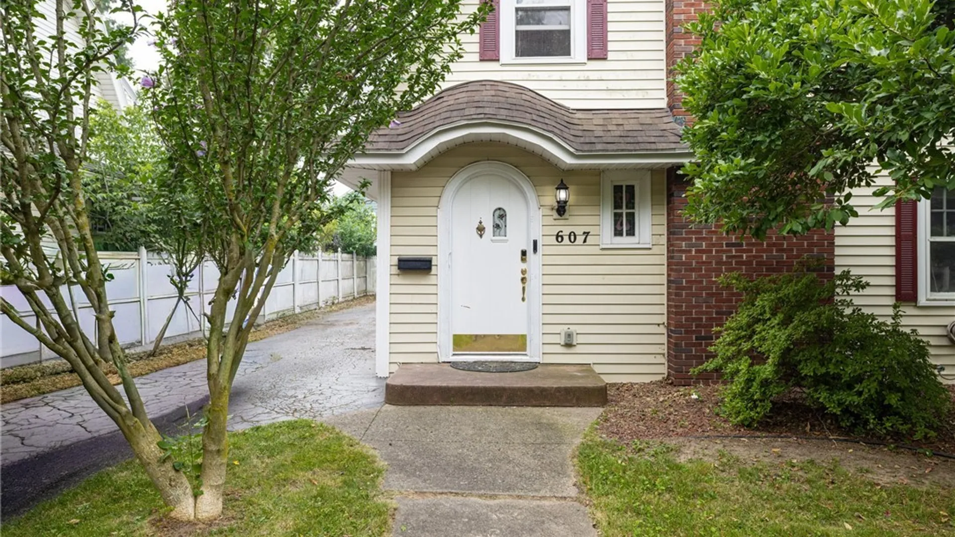 Property at 607 Laurelton Road, Irondequoit, NY 14609 2