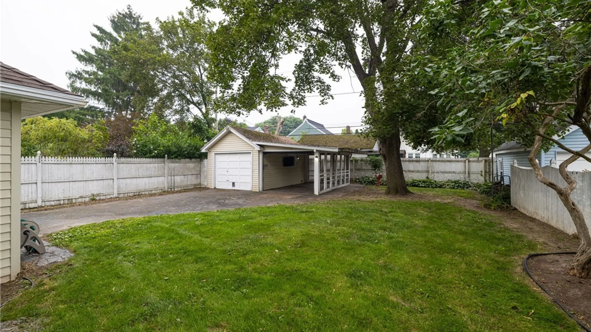 Property at 607 Laurelton Road, Irondequoit, NY 14609 21