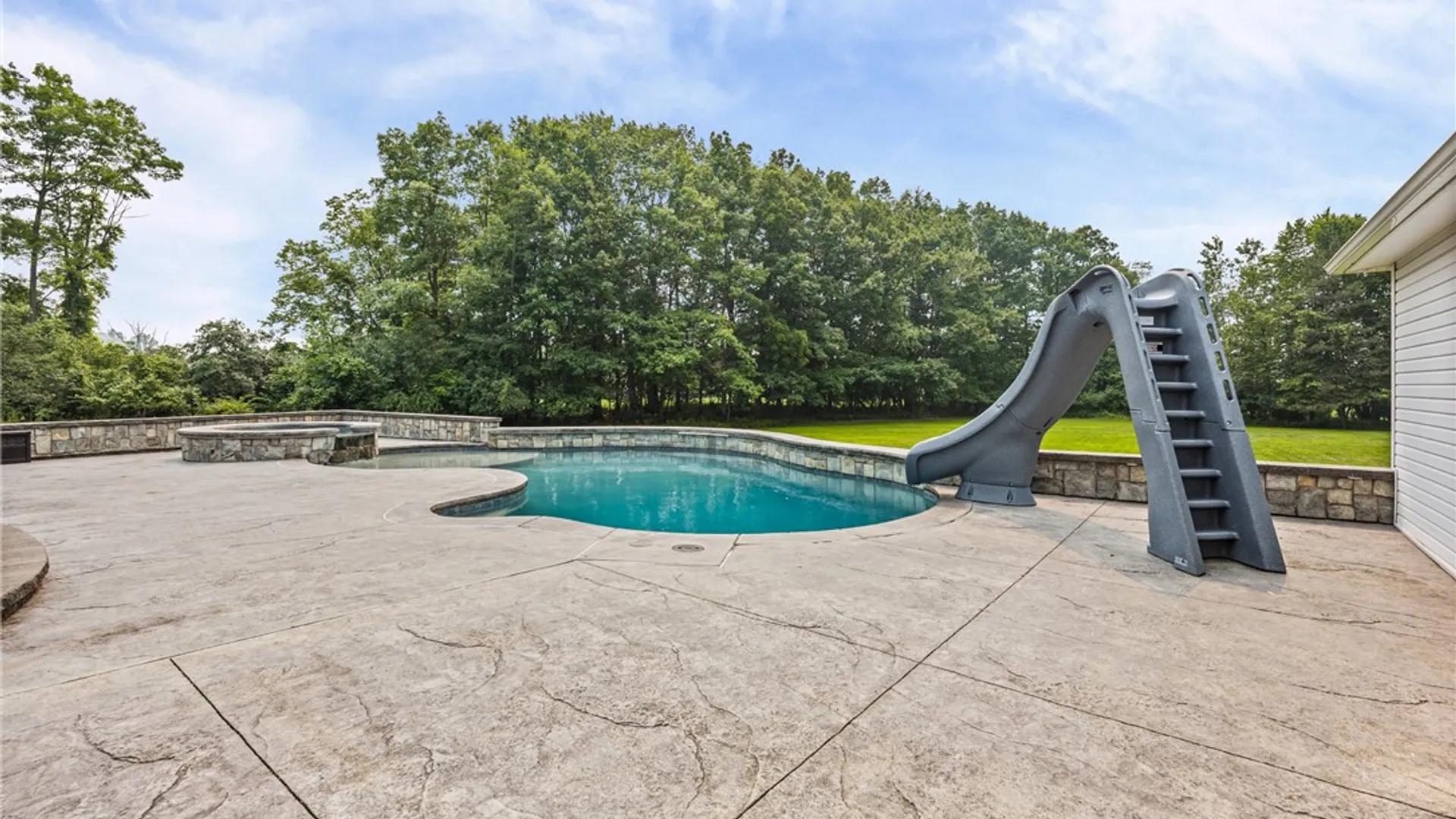 Property at 19 Dixon Woods, Mendon, NY 14472 39