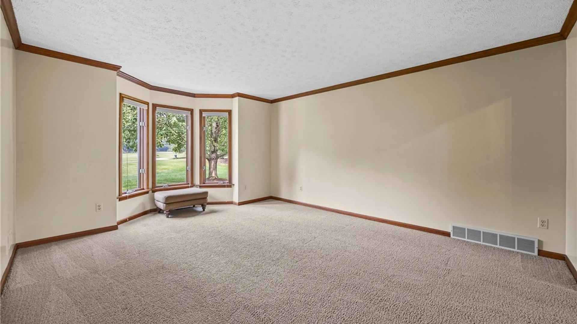 Property at 19 Dixon Woods, Mendon, NY 14472 4