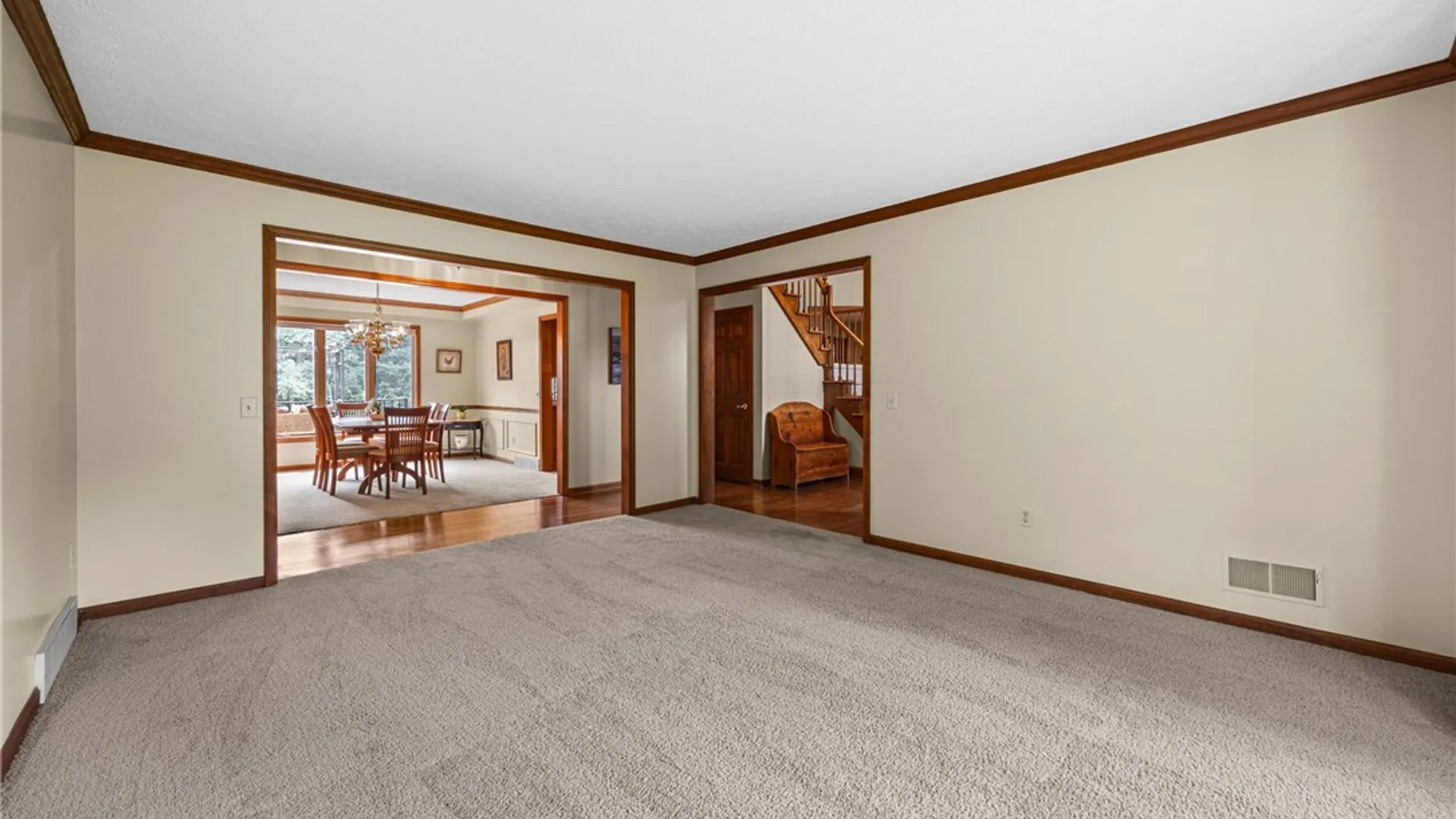 Property at 19 Dixon Woods, Mendon, NY 14472 5