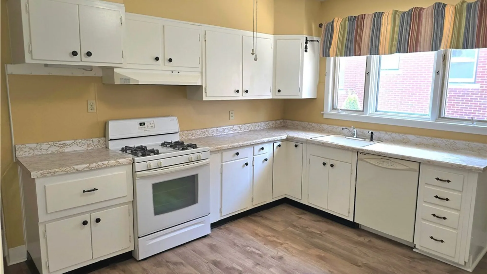 Property at 146 Saranac Avenue, Buffalo, NY 14216 9