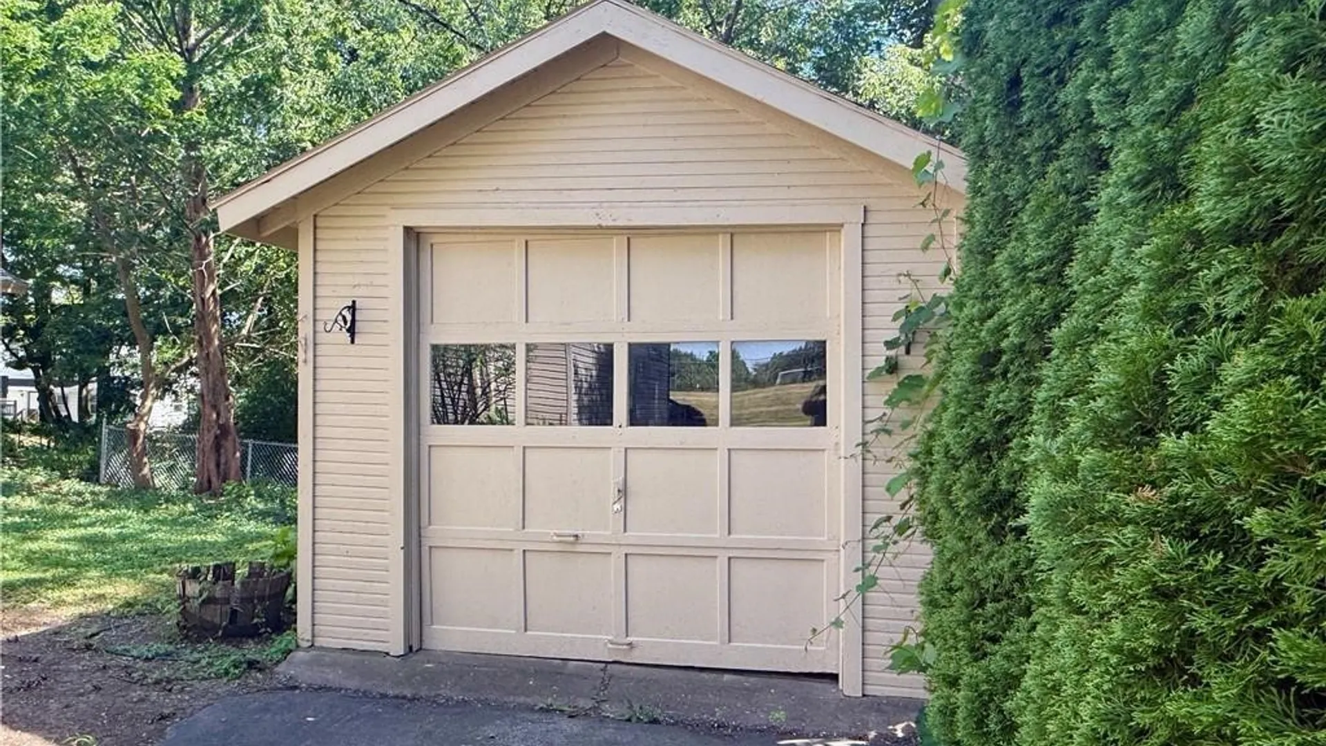 Property at 1038 Sunnycrest Road, Syracuse, NY 13206 8