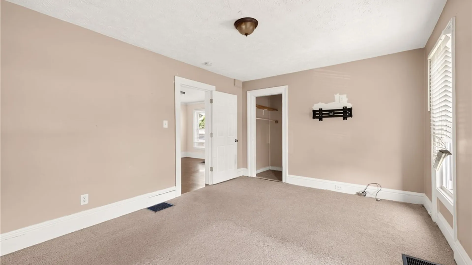 Property at 19 Waverly Place, Rochester, NY 14608 20