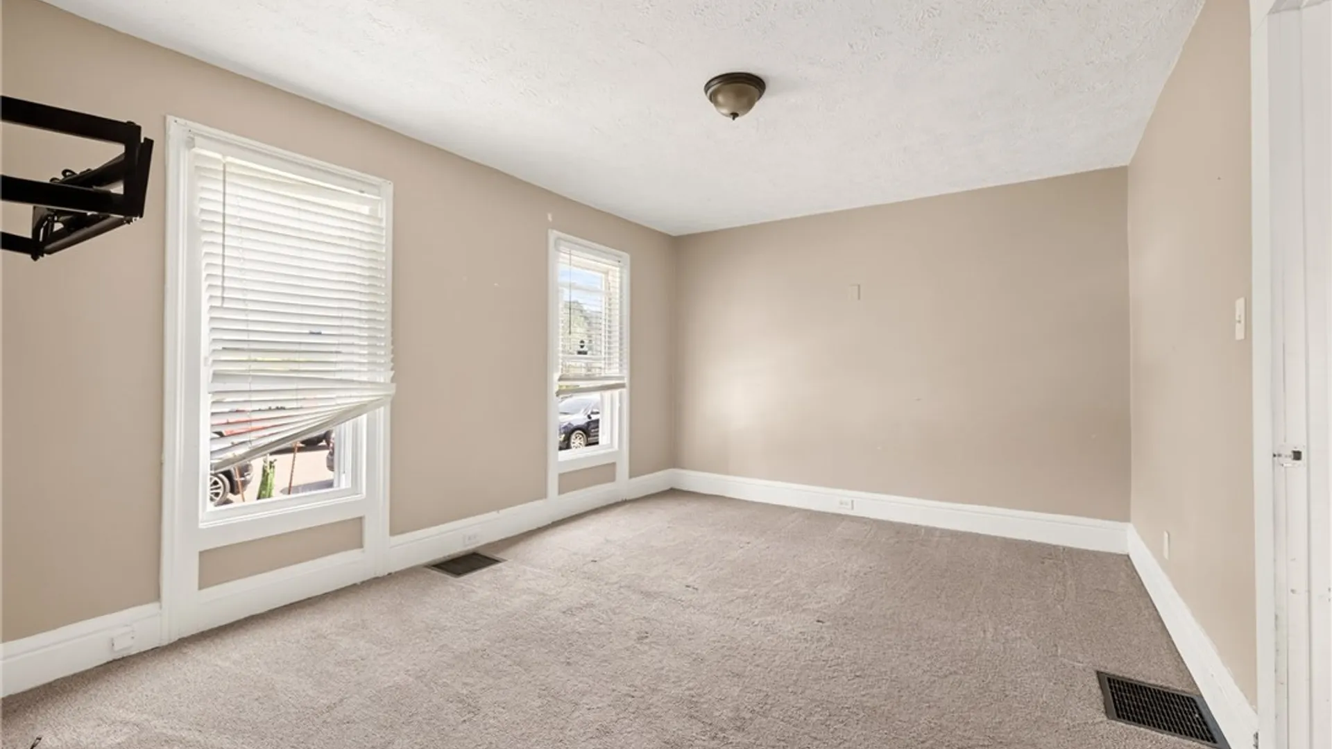 Property at 19 Waverly Place, Rochester, NY 14608 21