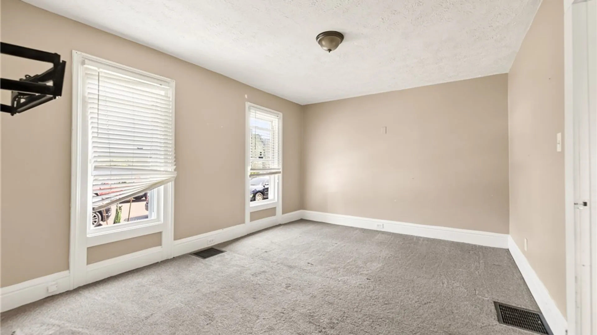 Property at 19 Waverly Place, Rochester, NY 14608 22