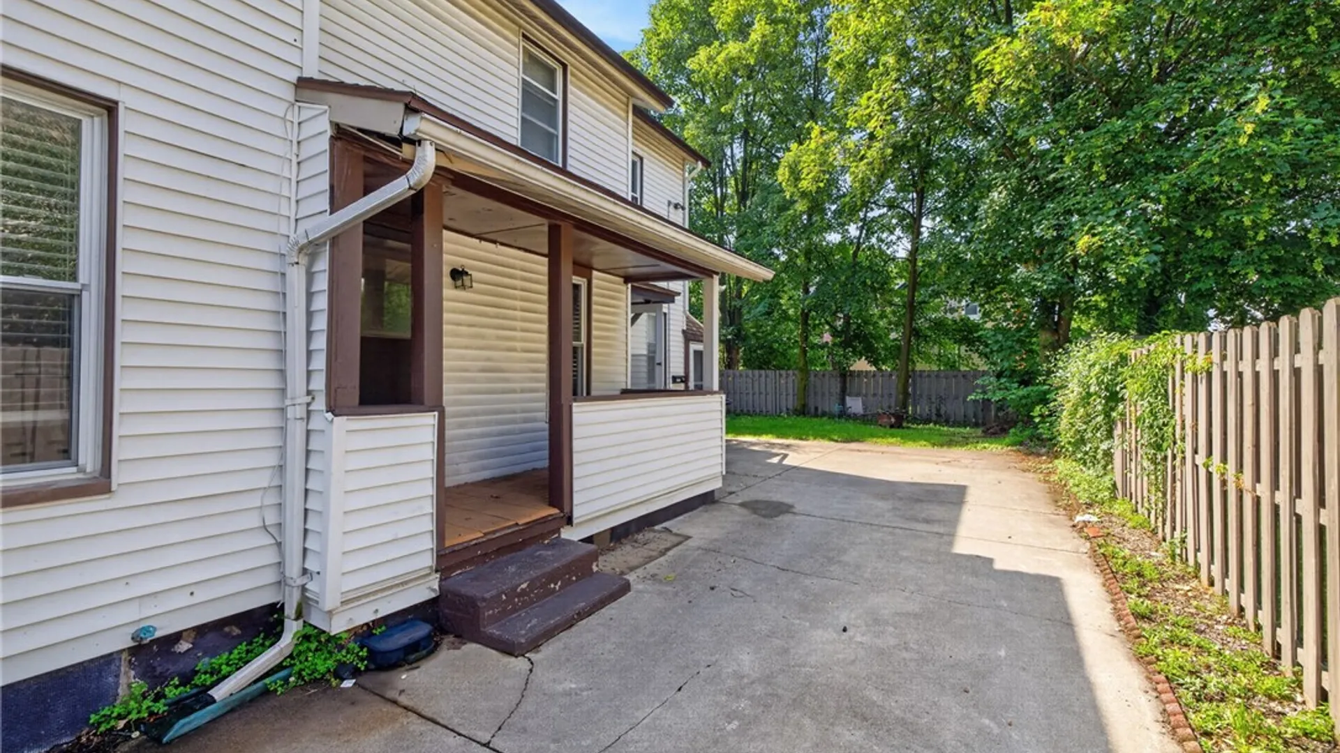 Property at 19 Waverly Place, Rochester, NY 14608 3