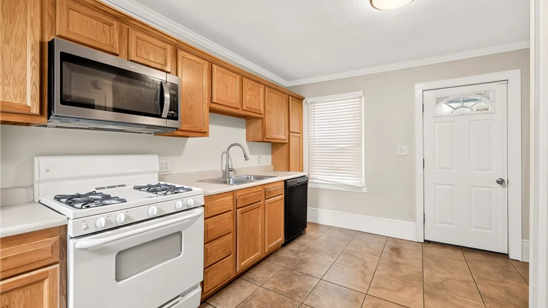 Property at 19 Waverly Place, Rochester, NY 14608 6
