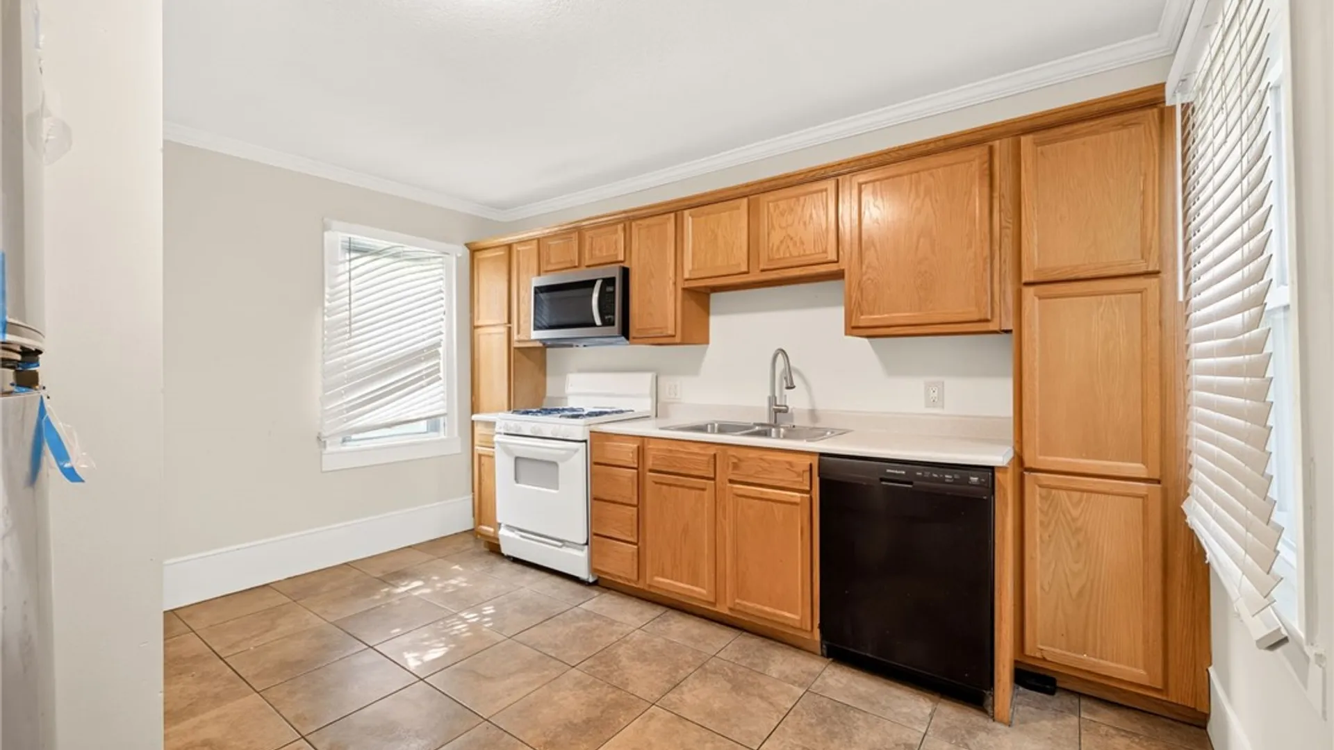 Property at 19 Waverly Place, Rochester, NY 14608 9
