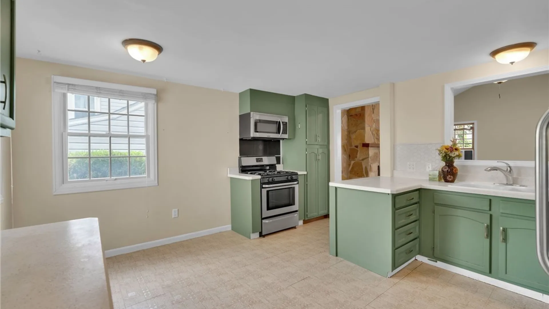 Property at 228 Kettering Drive, Tonawanda, NY 14223 12