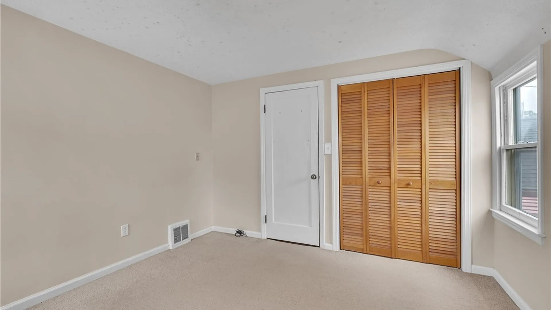 Property at 228 Kettering Drive, Tonawanda, NY 14223 20