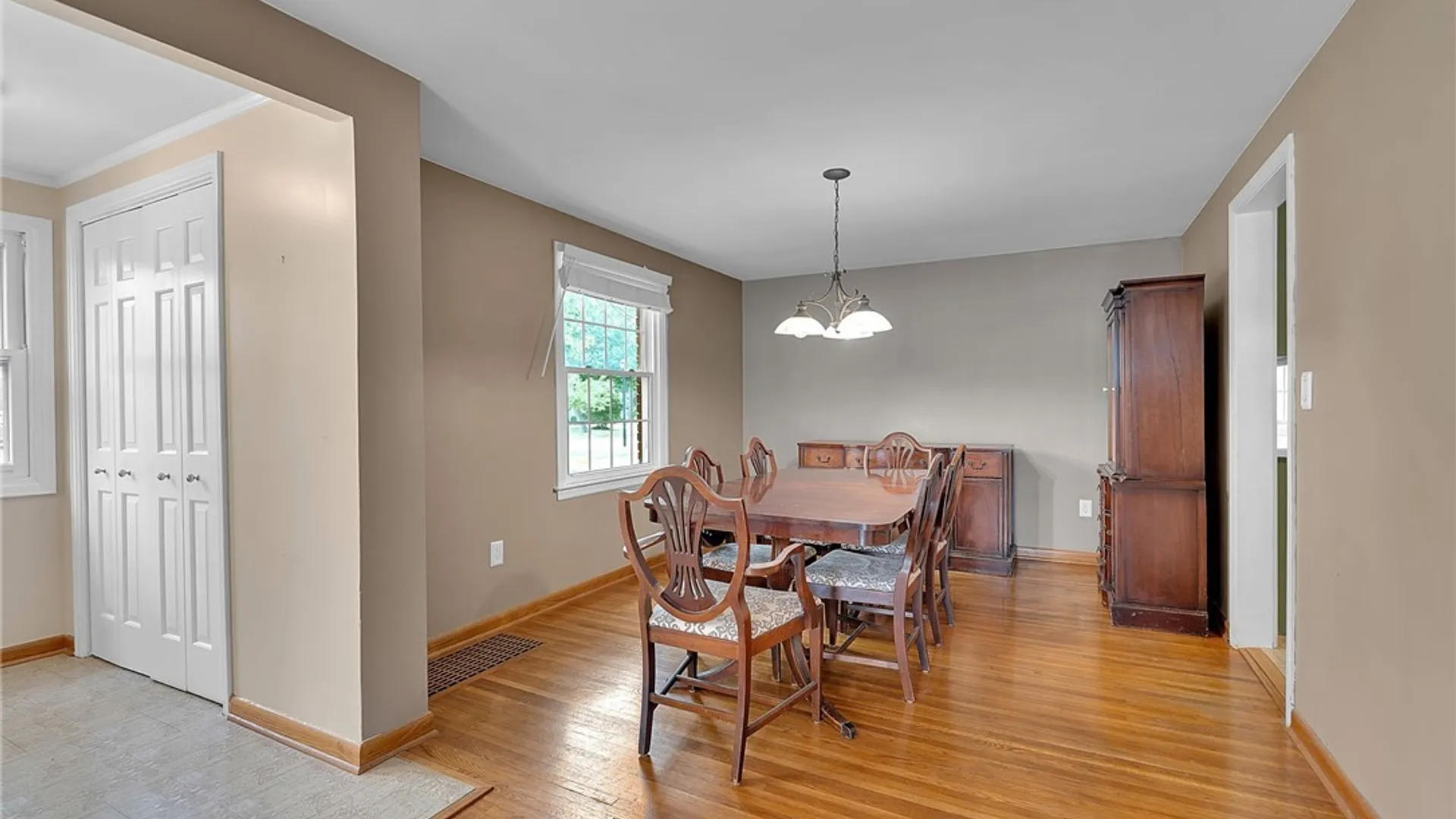 Property at 228 Kettering Drive, Tonawanda, NY 14223 9
