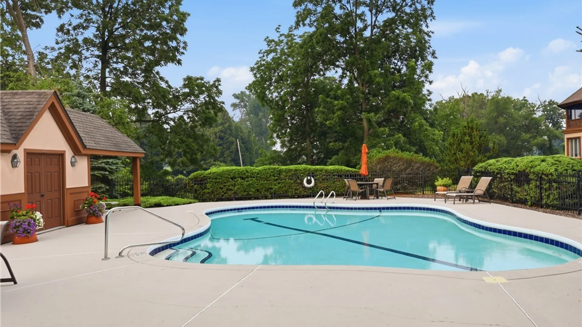 Property at 182 Castlebrooke Lane, Amherst, NY 14221 38