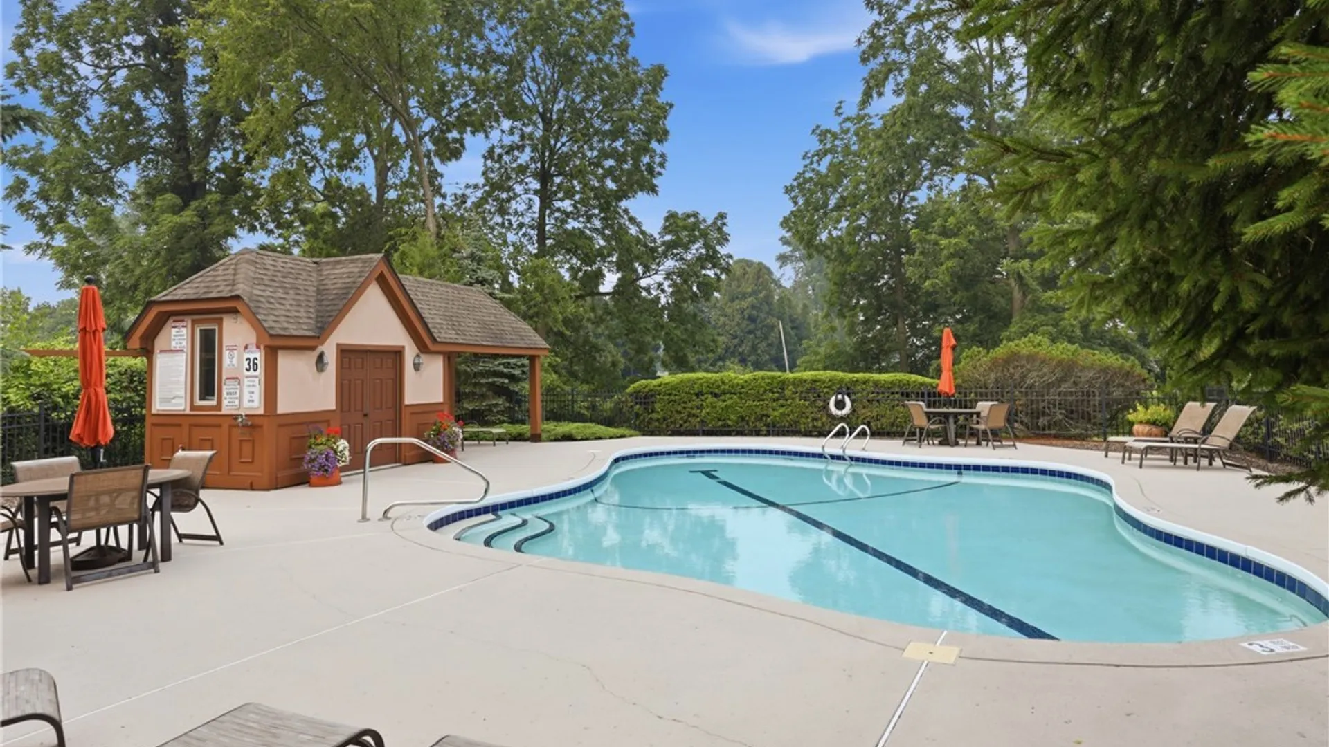 Property at 182 Castlebrooke Lane, Amherst, NY 14221 4