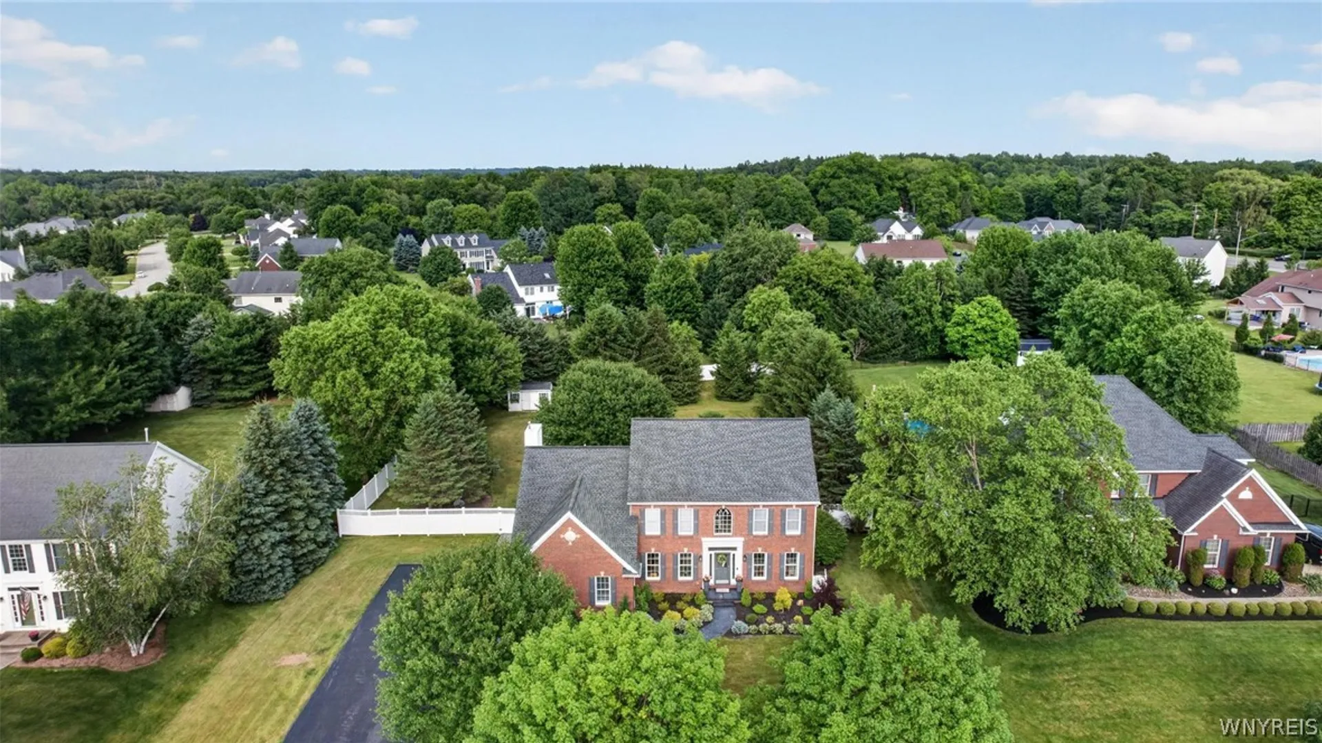 Property at 35 Norwood Lane, Orchard Park, NY 14127 3