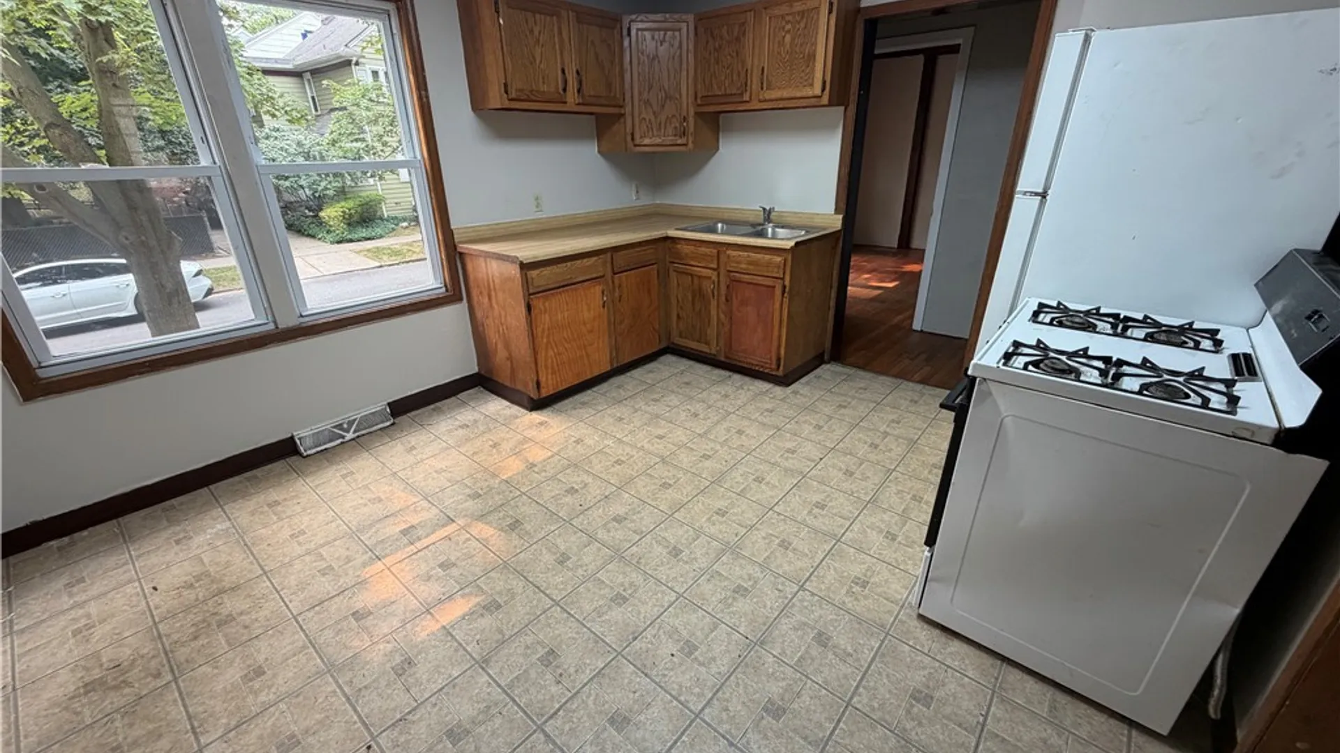 Property at 33 Tyler Street, Buffalo, NY 14214 3