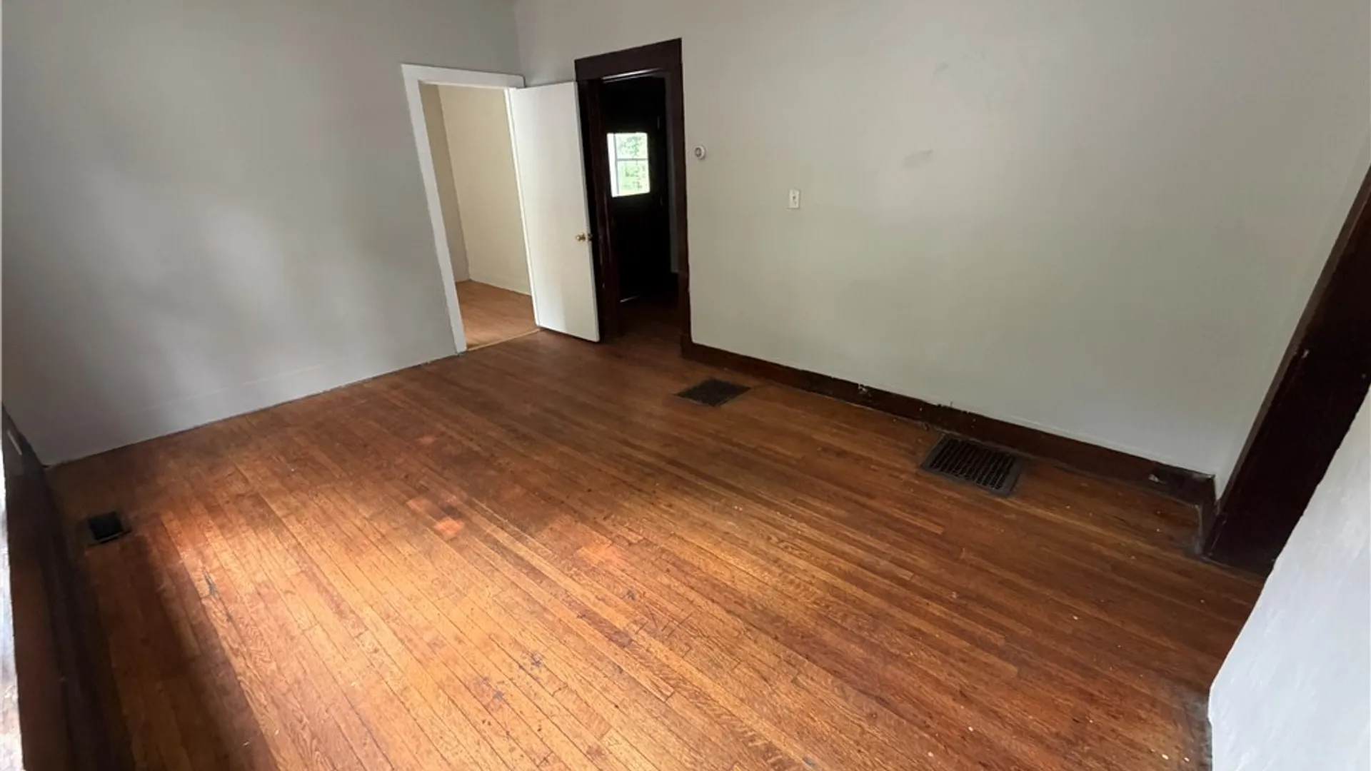 Property at 33 Tyler Street, Buffalo, NY 14214 4