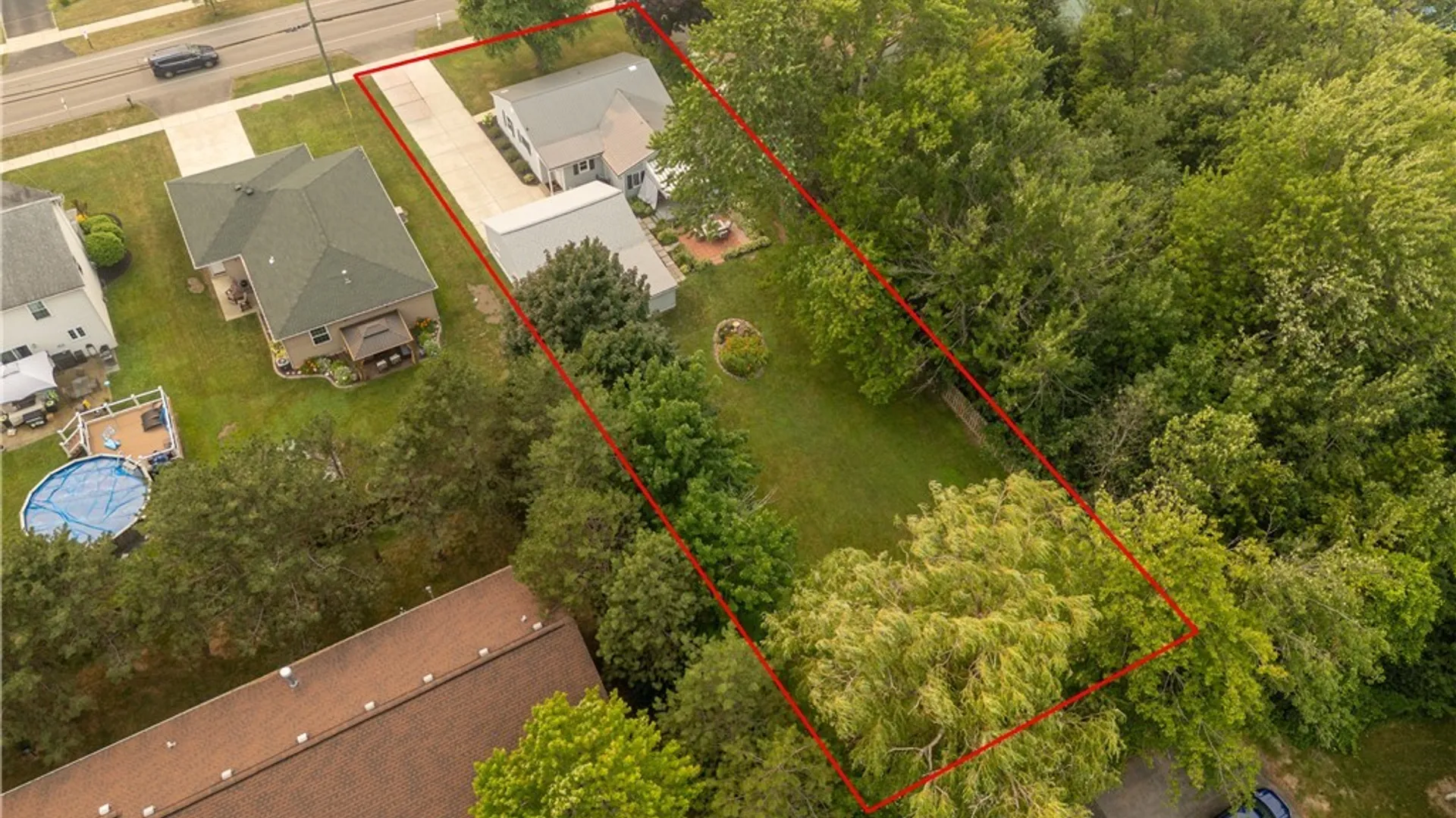 Property at 424 Sunset Drive, Hamburg, NY 14075 3