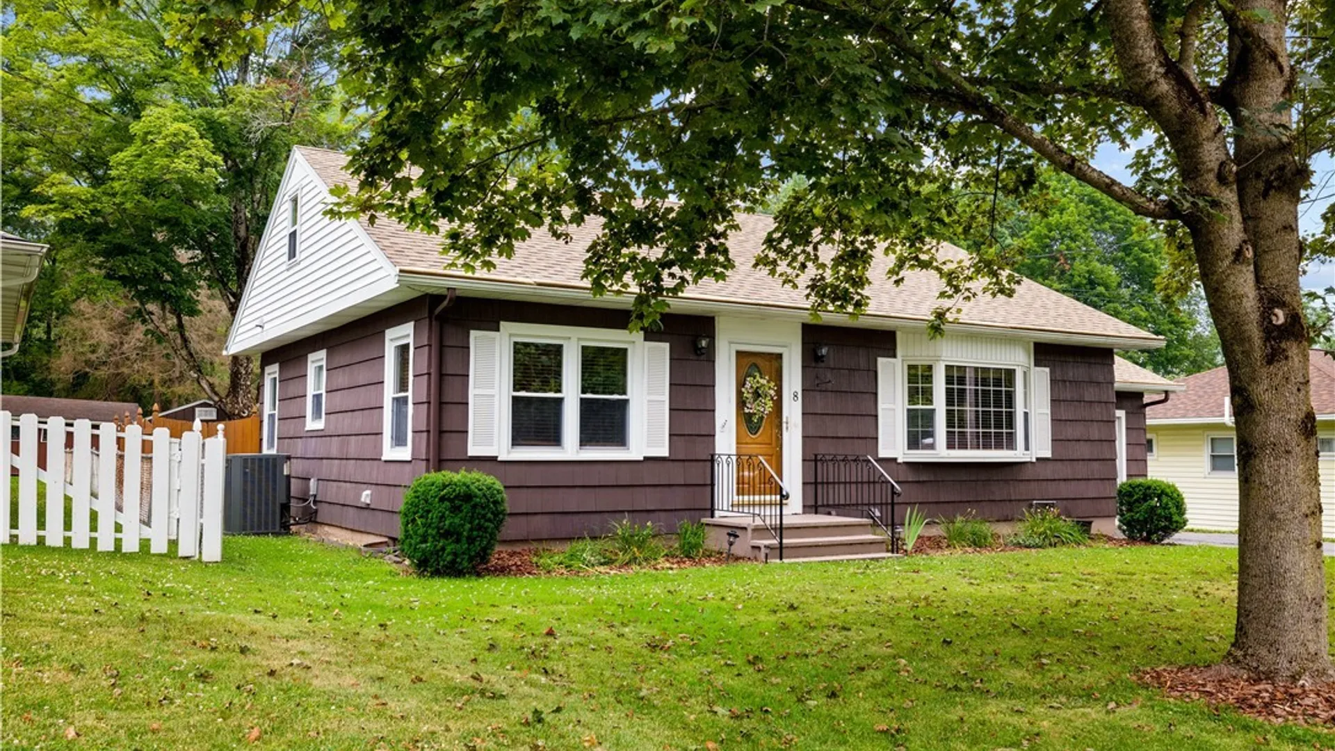 Property at 8 Parkway Place, New Hartford, NY 13413 2