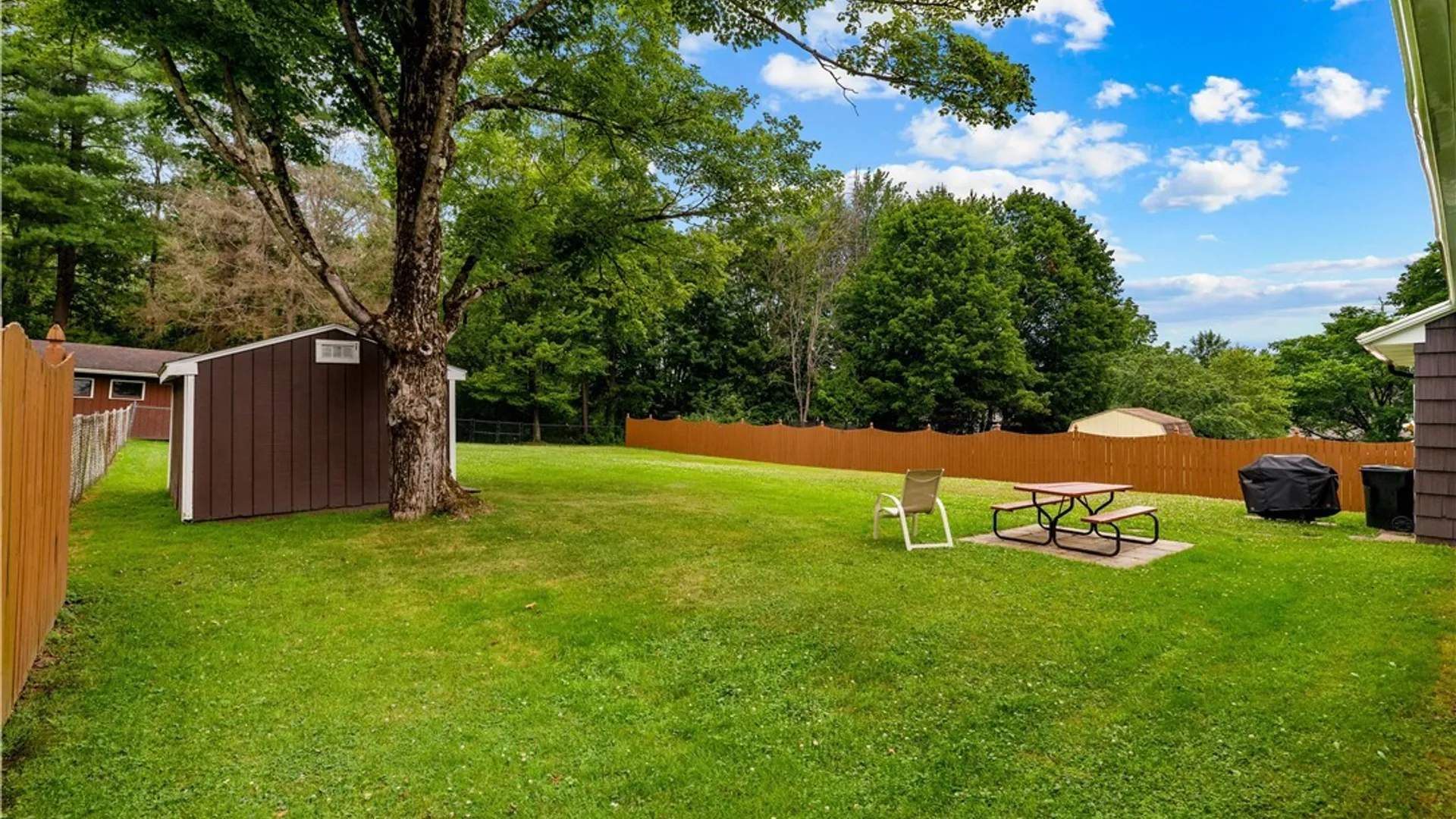 Property at 8 Parkway Place, New Hartford, NY 13413 32