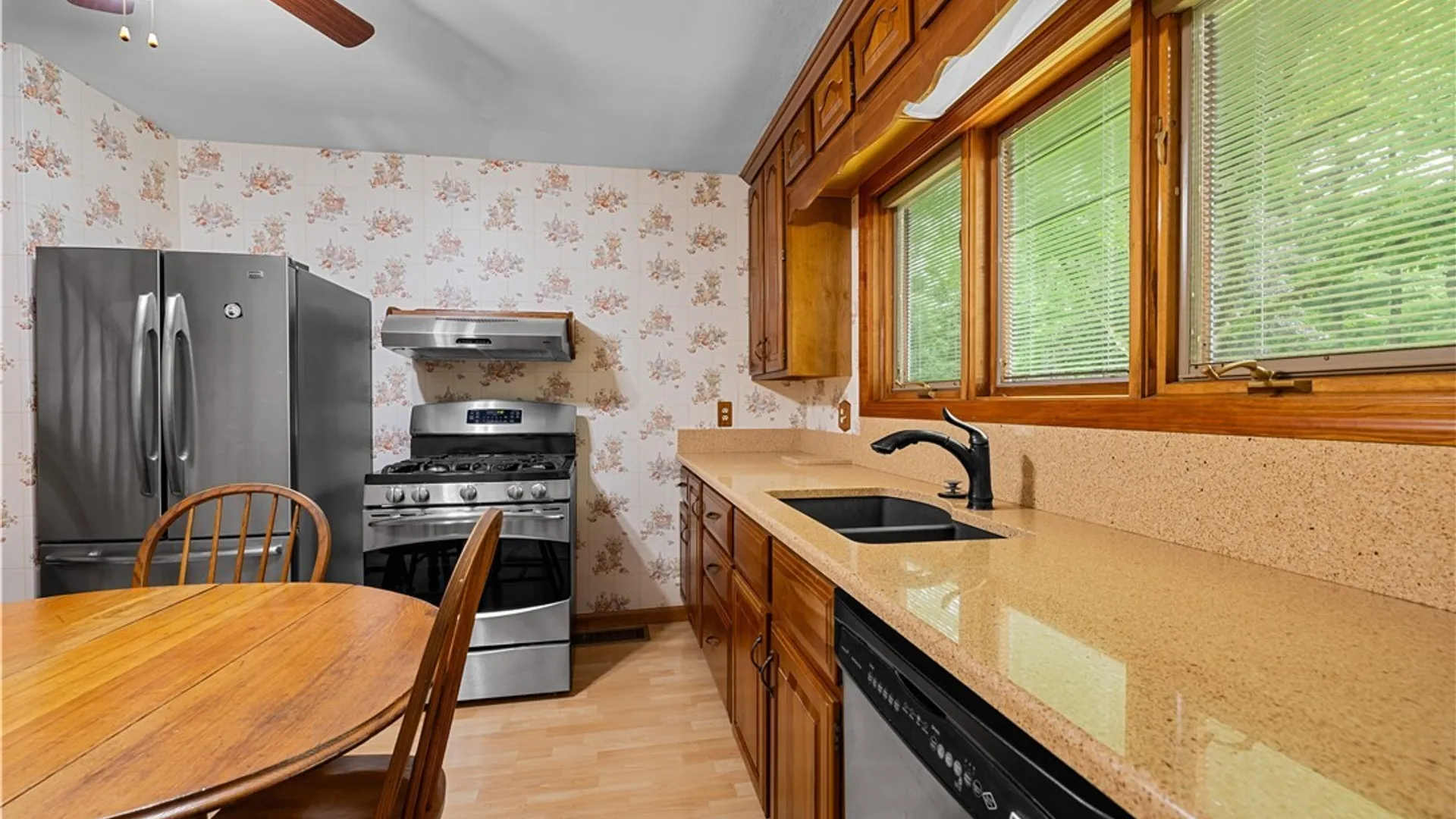 Property at 8 Parkway Place, New Hartford, NY 13413 7