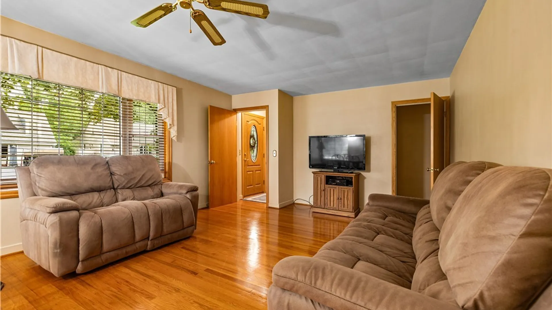 Property at 8 Parkway Place, New Hartford, NY 13413 9