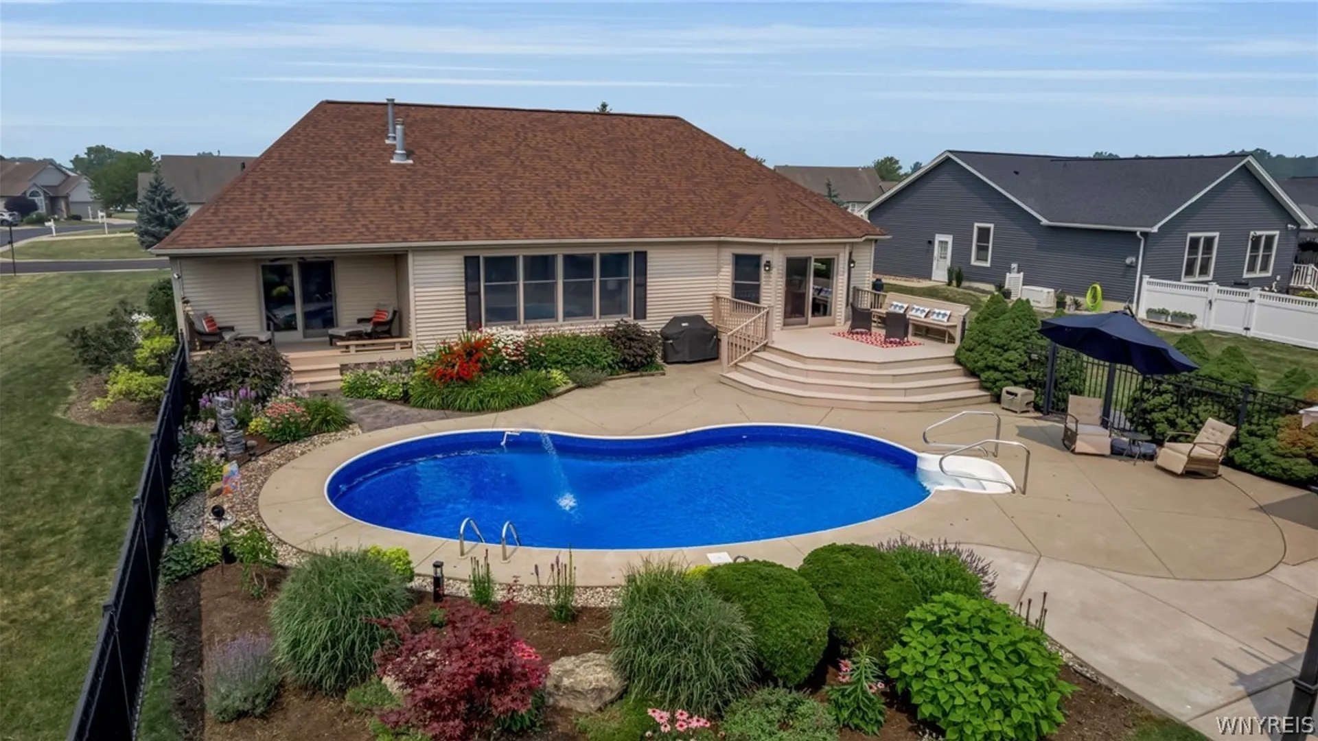 Property at 3921 Wildwing Drive, Wheatfield, NY 14120 3