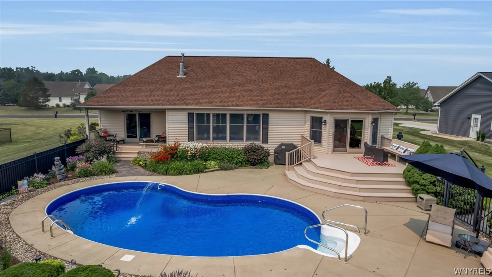 Property at 3921 Wildwing Drive, Wheatfield, NY 14120 4